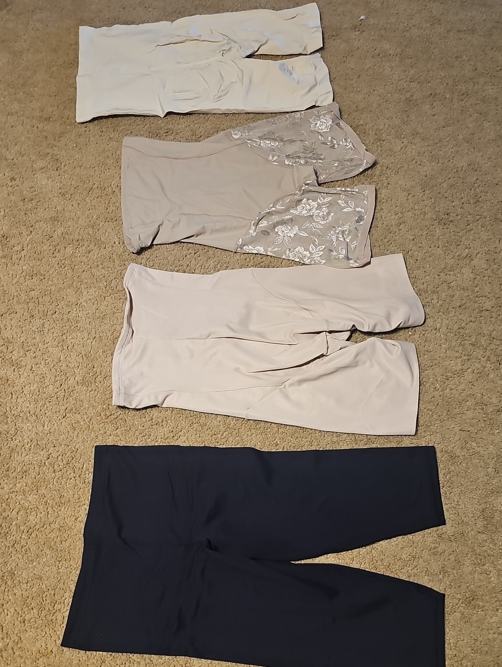 4 Women’s Beige and Black Stretch Girdle Under Garmets Tote 3